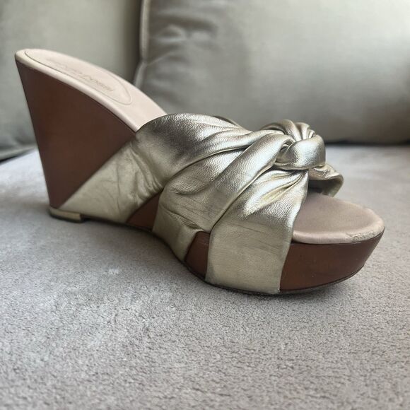 Sergio Rossi Metallic Gold Wood Wedge Heeled Sandal Women EU 37.5 US 7.5 Knotted - Picture 3 of 16